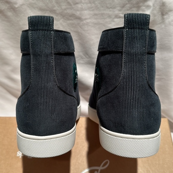 🚫🚫🚫SOLD🚫🚫🚫
Christian Louboutin Louis Orlato Velvet Sneakers - Colour Vosges - Picture 6 of 8